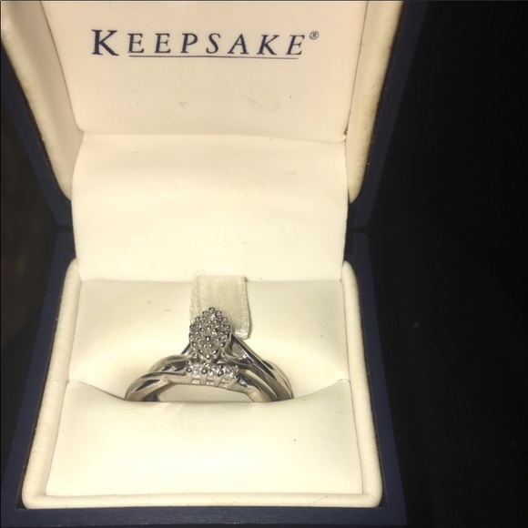 Jewelry - 10 karat gold and diamond ring